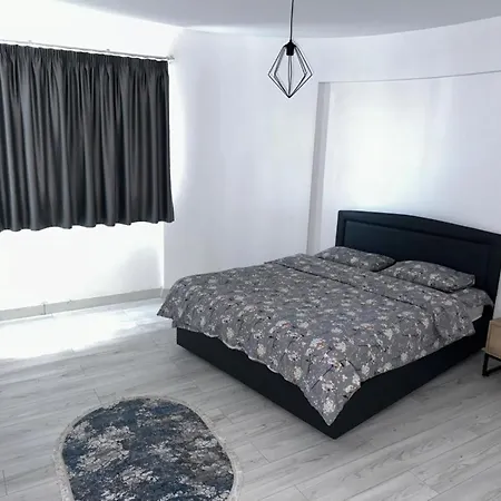 Апартаменты Edelweiss 2 Bedroom Apt For Holiday Rent *